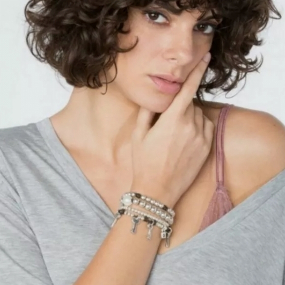 Uno de 50 Bracelet • En tu casa o en la Mia • Silver with Pearls - Picture 16 of 16